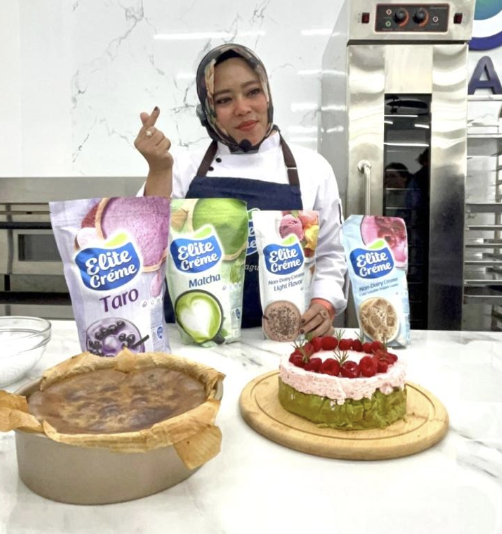 Cooking Demo Elite Creme Bareng Chef Tintin: Kreasi  Raspberry Matcha Cheesecake hingga Opor Ayam